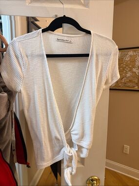 Abercrombie & Fitch White Ribbed Tie-Front Crop Top